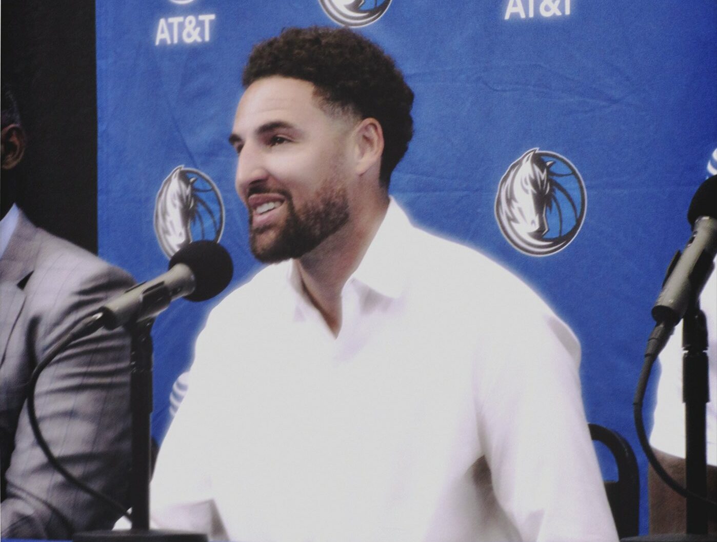 “Ainda não podem me deixar desmarcado”: Klay Thompson se apresenta em Dallas